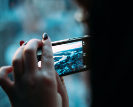 Apple Watch 上的 <font color='red'>eSIM</font> 技术是什么？手机什么时候可以用 <font color='red'>eSIM</font> 服务？