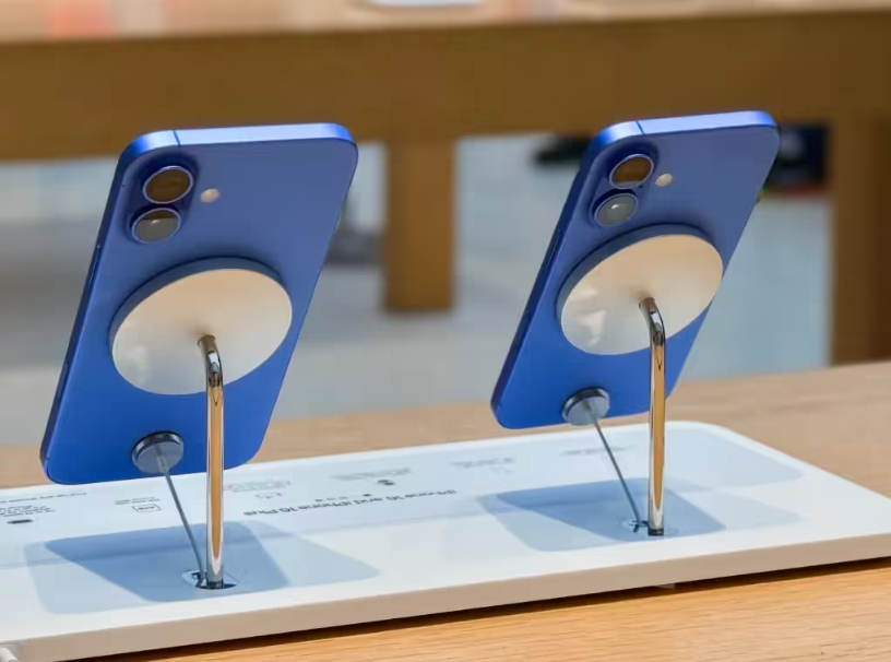 苹果零售店正解决 iPhone 17 系列展示机刮痕问题